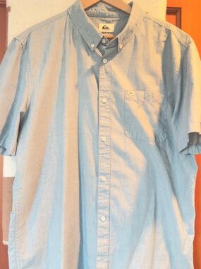 Quiksilver Men's Light Blue Short-Sleeve Button-Down Pocket Shirt
